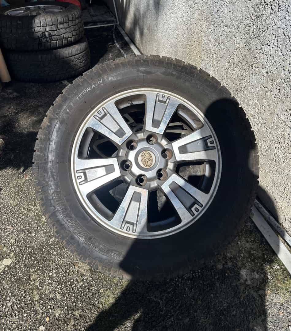 Set o 18-inch Alloy Wheels with A/T Tyres