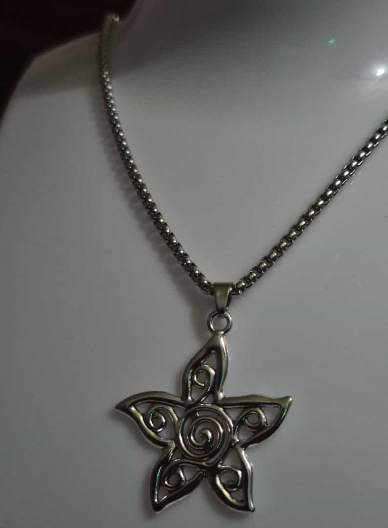 Silver Tone Star Pendant Necklace
